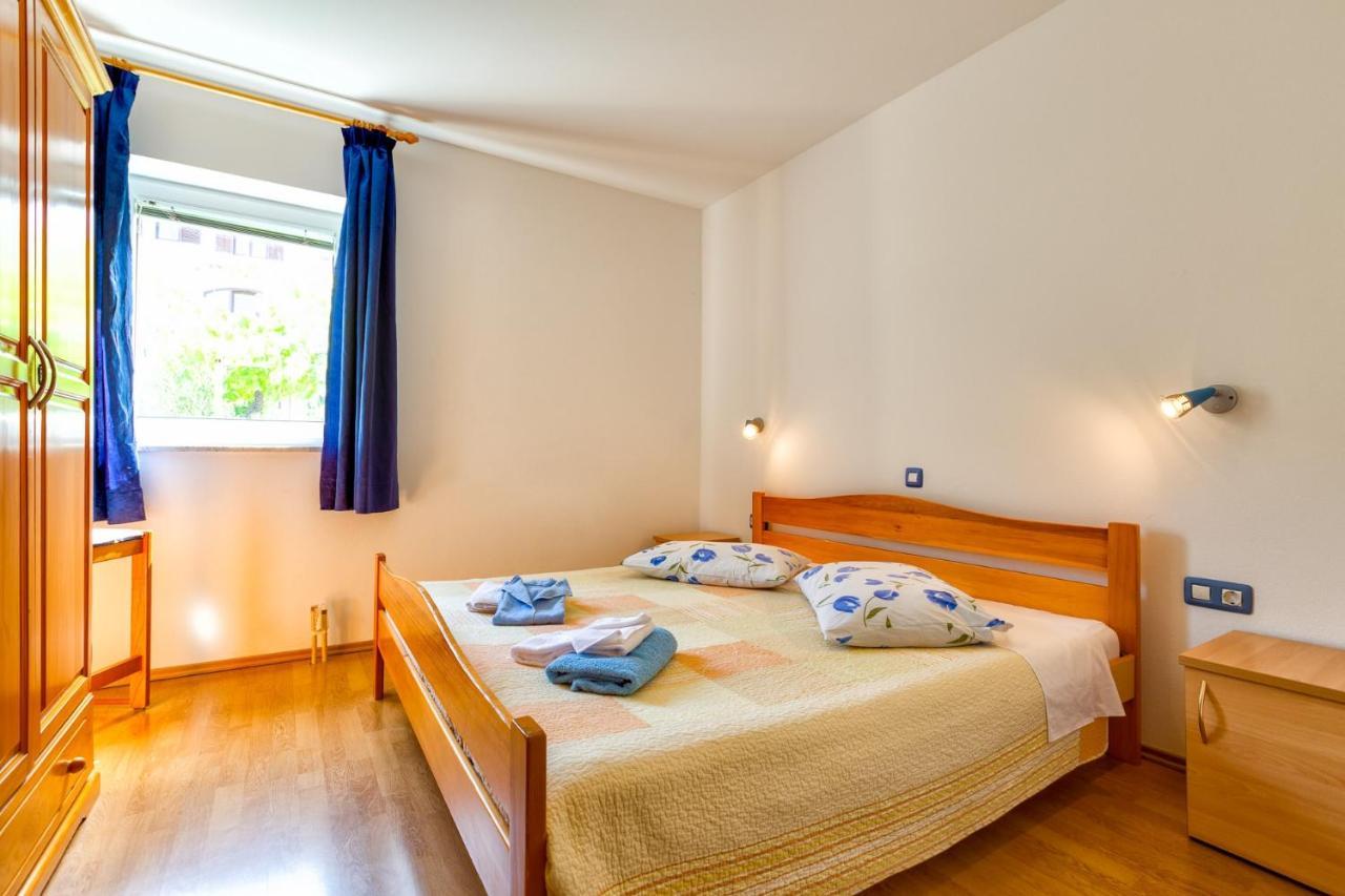 Apartments With A Parking Space Mali Losinj Exterior photo