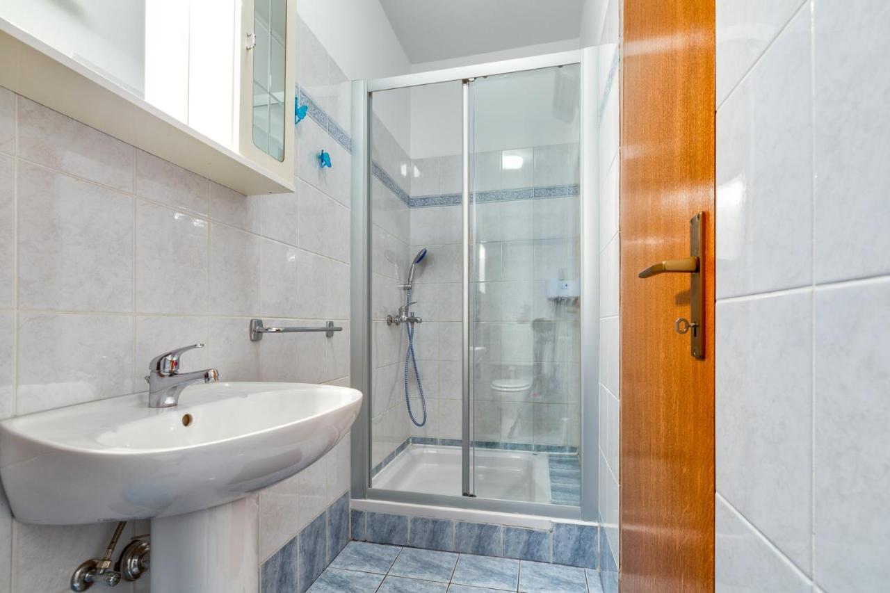 Apartments With A Parking Space Mali Losinj Exterior photo