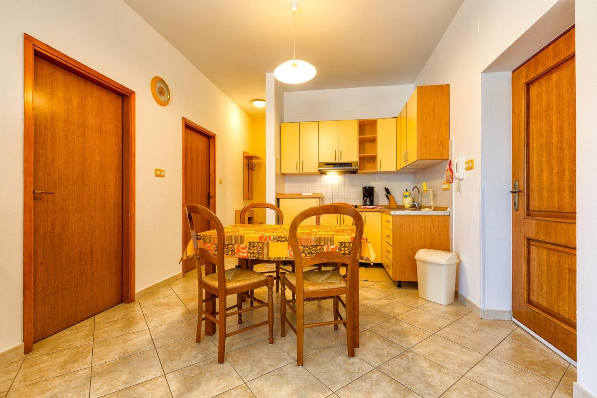 Apartments With A Parking Space Mali Losinj Room photo